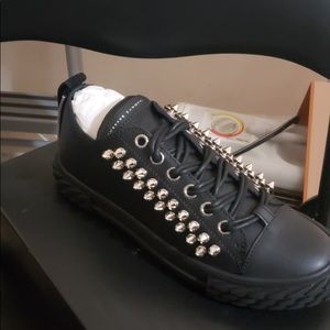 Giuseppi low top spike sneakers